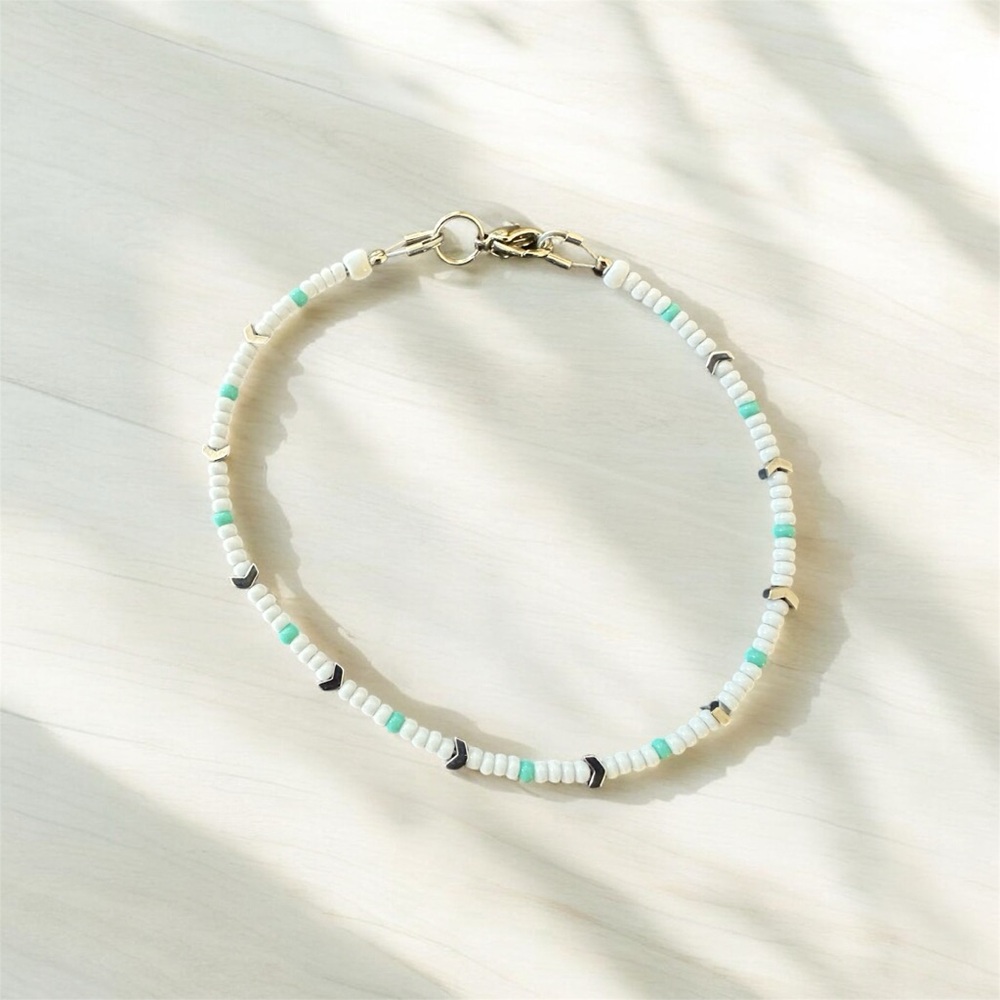 Dainty beaded seed bead bracelet